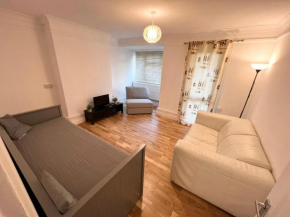 Aprt 10mins walk from The Shard!